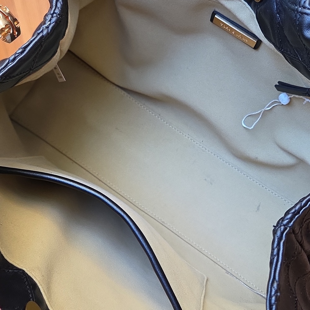 TORY BURCH FLEMING SOFT HOBO BAG Black Quilted - Picture 12 of 17